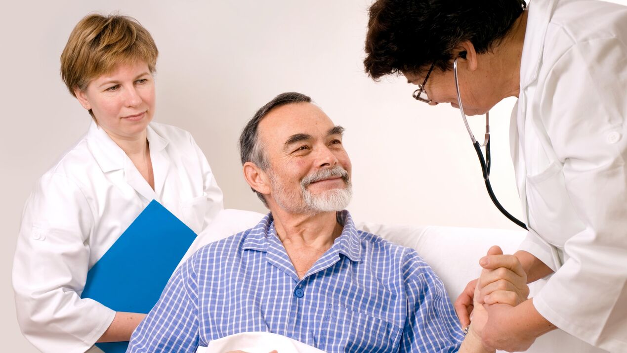 doctor treats patient for prostatitis